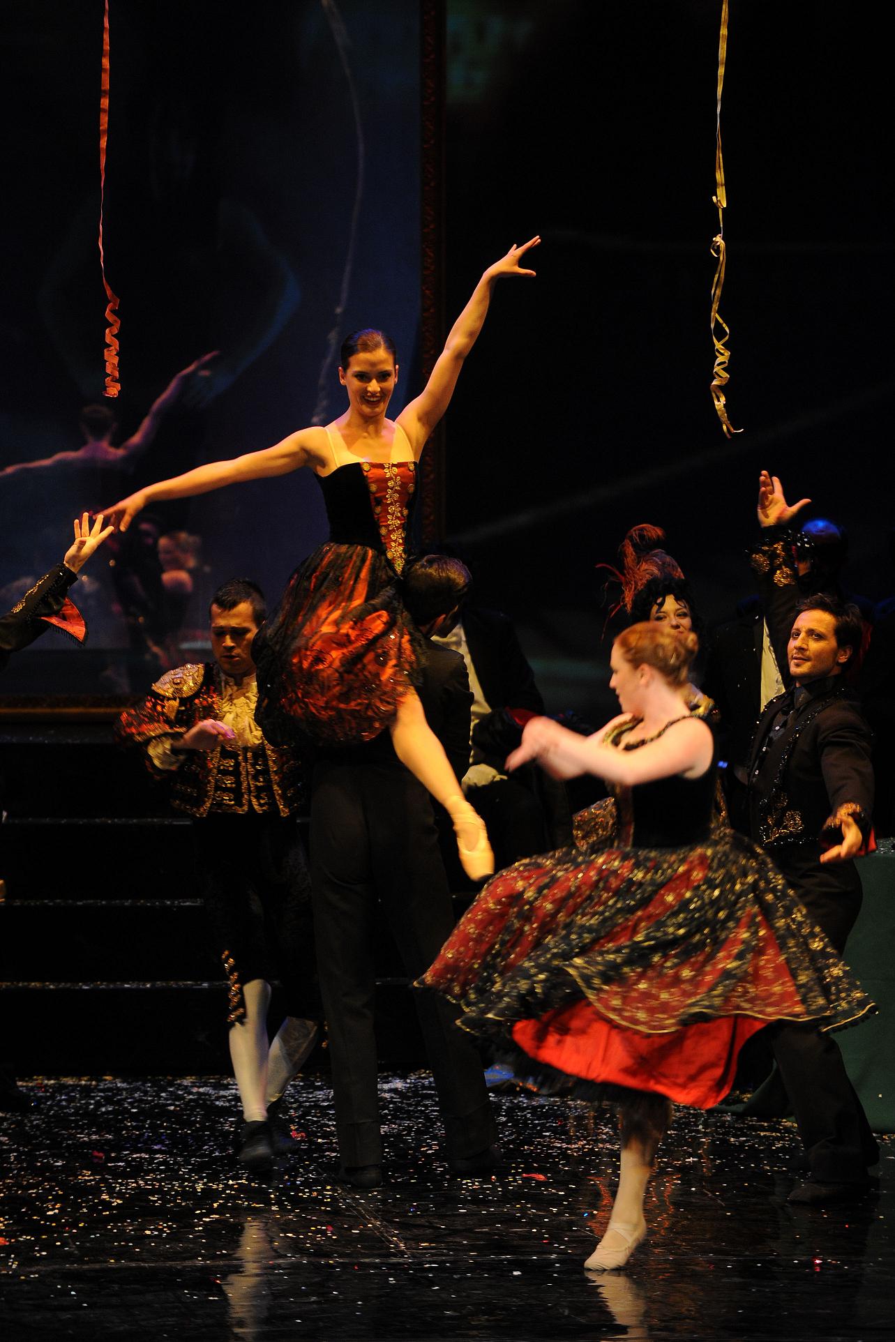 TRAVIATA_balletto_Foto2